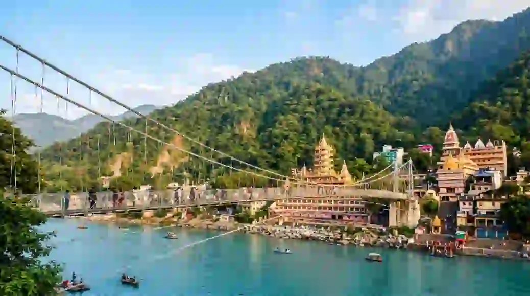 Outstation cab service and Haridwar to Dehradun Mussoorie highway taxi rental for comfortable family hill station trips in Uttarakhand.